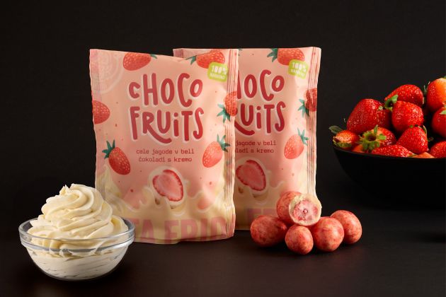 premium Choco fruits Whole strawberries in white chocolate with cream