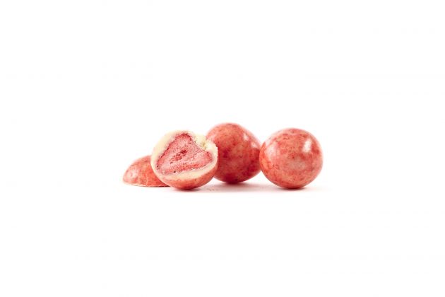 premium Choco fruits Whole strawberries in white chocolate with cream