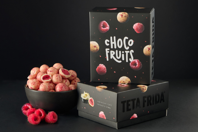 premium Choco fruits whole raspberries in white chocolate with cream