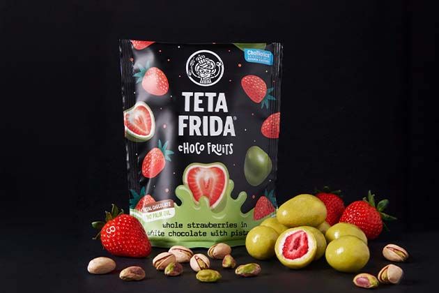 Choco fruits Whole strawberries in white chocolate with pistachio