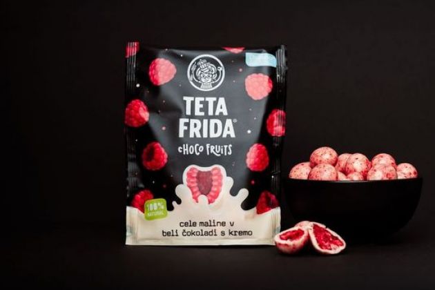 premium Choco fruits whole raspberries in white chocolate with cream