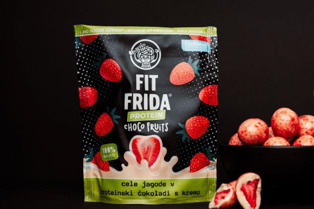 premium Choco fruits Whole strawberries in white chocolate with cream
