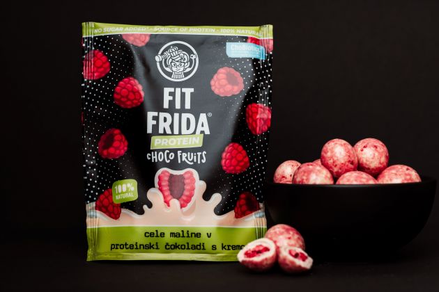 premium Choco fruits whole raspberries in white chocolate with cream