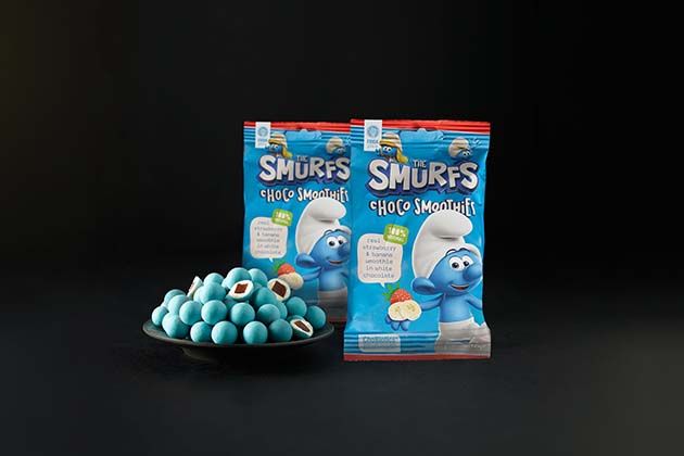 The Smurfs Choco smoothies - Real strawberry & banana in white chocolate