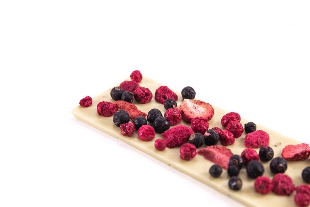 White chocolate with black and red currants, strawberry and raspberry