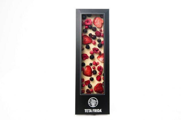 White chocolate with black and red currants, strawberry and raspberry