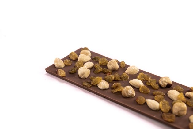 Milk chocolate with hazelnuts, almonds and raisins