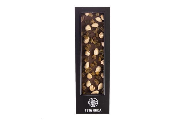 Milk chocolate with hazelnuts, almonds and raisins