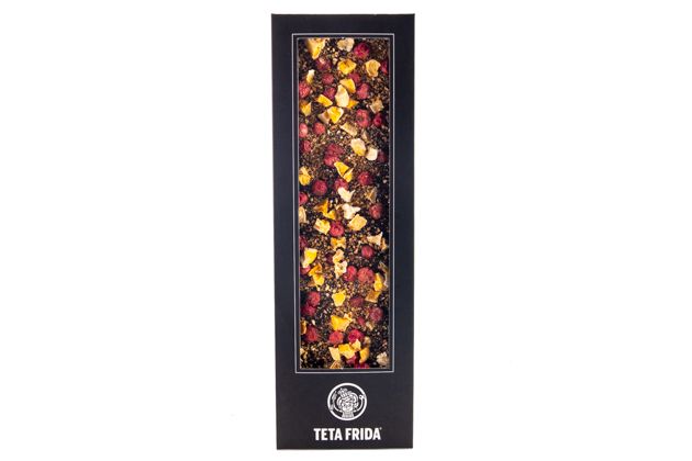 Dark chocolate with peach, red currant and orange peel