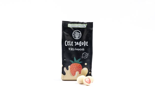 Whole strawberries in white chocolate pack 7+1 free