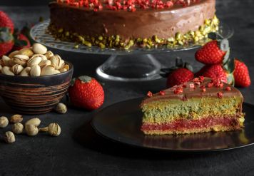 Protein Strawberry with pistachios cake