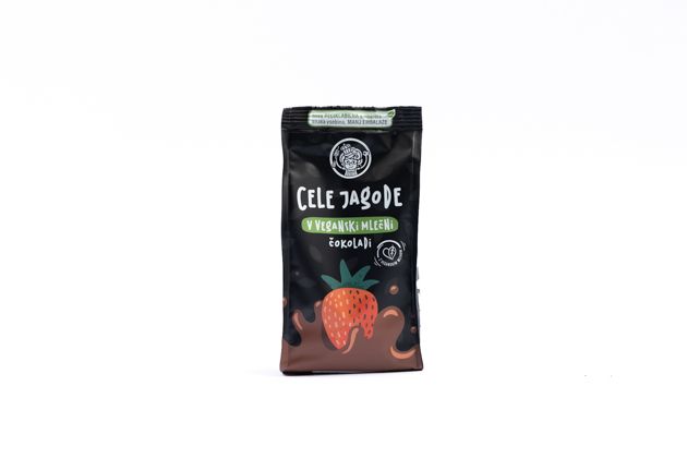Whole strawberries in vegan chocolate pack 7+1 free
