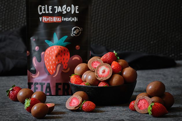 Whole strawberries in protein chocolate